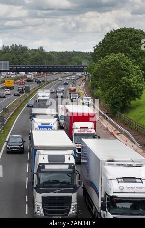 Straßenbauarbeiten an einer Autobahn Stockfoto
