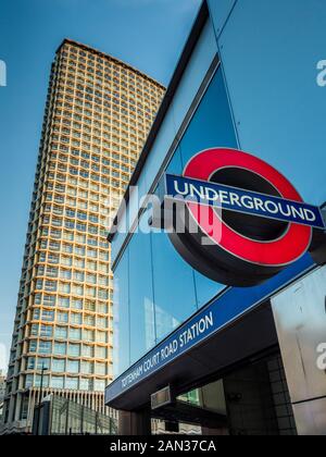 U-Bahnhof Tottenham Court Road mit Center Point Wolkenkratzer. Stockfoto