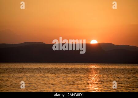 Sonnenuntergang über dem See von Galilee, Israels größtem Süßwassersee Stockfoto