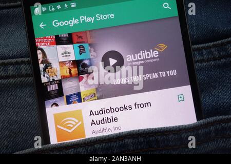 Hörbücher von Audible App bei Google Website spielen Store angezeigt auf dem Smartphone in Jeans Tasche versteckt Stockfoto