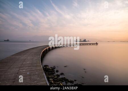 Sekapark, Izmit, Kocaeli. Schönen natürlichen Park an der Seeküste. Sonnenuntergang Meerblick in der Türkei. Stockfoto