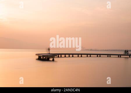 Sekapark, Izmit, Kocaeli. Schönen natürlichen Park an der Seeküste. Sonnenuntergang Meerblick in der Türkei. Stockfoto