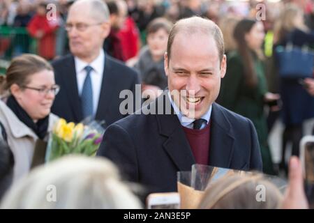Bradford, Großbritannien. Januar 2020. Der Herzog und die Herzogin von Cambridge kommen am Centenary Square im Stadtzentrum von Bradford an. Der Tag der Engagements in Bradford ist Der Herzog und die Herzogin von Cambridges erste gemeinsame Verpflichtung des neuen Jahres und des neuen Jahrzehnts, Und ihr erster Auftritt zusammen seit den Nachrichten des Dukes und der Herzogin von Sussex, Prinz Harry und Meghan Markle, verkündete, dass sie als hochrangige Royals und den sogenannten 'Sandringham Summit' mit Ihrer Majestät Der Königin und Prinz Charles "zurücktreten" würden. Gutschrift: Benjamin Wareing/Alamy Live News Stockfoto