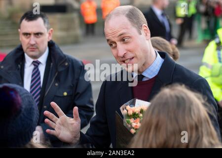 Bradford, Großbritannien. Januar 2020. Der Herzog und die Herzogin von Cambridge kommen am Centenary Square im Stadtzentrum von Bradford an. Der Tag der Engagements in Bradford ist Der Herzog und die Herzogin von Cambridges erste gemeinsame Verpflichtung des neuen Jahres und des neuen Jahrzehnts, Und ihr erster Auftritt zusammen seit den Nachrichten des Dukes und der Herzogin von Sussex, Prinz Harry und Meghan Markle, verkündete, dass sie als hochrangige Royals und den sogenannten 'Sandringham Summit' mit Ihrer Majestät Der Königin und Prinz Charles "zurücktreten" würden. Gutschrift: Benjamin Wareing/Alamy Live News Stockfoto