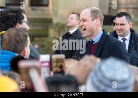 Bradford, Großbritannien. Januar 2020. Der Herzog und die Herzogin von Cambridge kommen am Centenary Square im Stadtzentrum von Bradford an. Der Tag der Engagements in Bradford ist Der Herzog und die Herzogin von Cambridges erste gemeinsame Verpflichtung des neuen Jahres und des neuen Jahrzehnts, Und ihr erster Auftritt zusammen seit den Nachrichten des Dukes und der Herzogin von Sussex, Prinz Harry und Meghan Markle, verkündete, dass sie als hochrangige Royals und den sogenannten 'Sandringham Summit' mit Ihrer Majestät Der Königin und Prinz Charles "zurücktreten" würden. Gutschrift: Benjamin Wareing/Alamy Live News Stockfoto