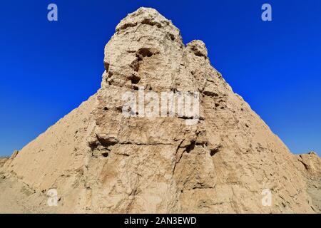 Die Ruinen des alten Pochengzi-Leuchtturms sind voller Erde. Guazhou County-Gansu-China-0696 Stockfoto