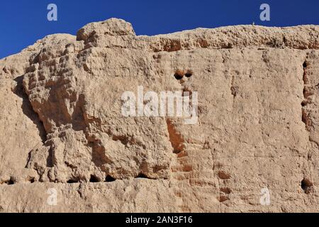 Die Ruinen des alten Pochengzi-Leuchtturms sind voller Erde. Guazhou County-Gansu-China-0697 Stockfoto