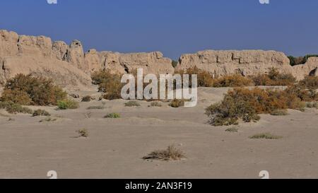 Die Ruinen des alten Pochengzi-Leuchtturms sind voller Erde. Guazhou County-Gansu-China-0698 Stockfoto