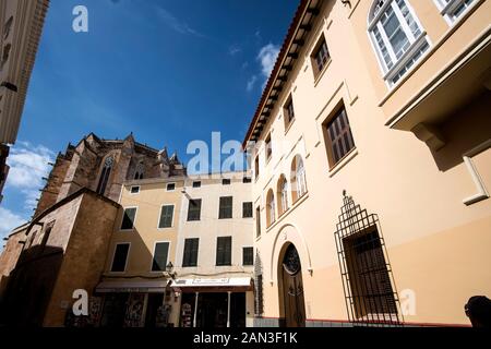 Straßen und Häuser in Ciutadella, Menorca Stockfoto