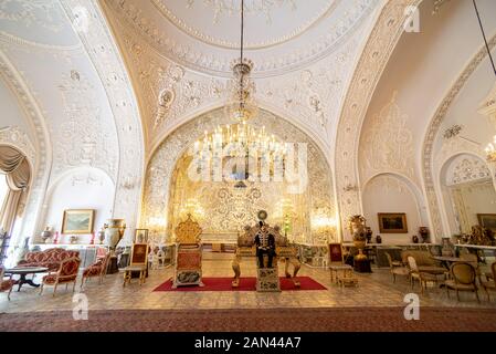 März 10, 2019: Pfauenthron in der Empfangshalle, Golestan Palast. Teheran, Iran Stockfoto