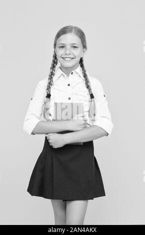 Schule Lektion. Studium der Literatur. Inspirational quotes motivieren Kinder zum akademischen Jahr voraus. Schule Mädchen formal einheitliche halten buchen. Auf dem Weg zu wissen. Folgende Regeln lernen. Zurück in der Schule willkommen. Stockfoto