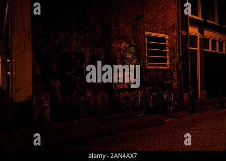 Graffiti an einer Ziegelwand in Amsterdam, Niederlande Stockfoto