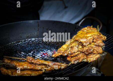 Hähnchenspieße bereit bei einem Festival in Yokosuka, Japan zu essen. Stockfoto