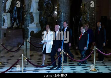 Washington, DC, USA. 15 Jan, 2020. Zwei Artikel amtsenthebungsverfahren sind ging auf den Senat der Vereinigten Staaten von Haus Amtsenthebungsverfahren Manager an der United States Capitol in Washington, DC, USA, am Mittwoch, 15. Januar 2020. Credit: Stefani Reynolds/CNP | Verwendung der weltweiten Kredit: dpa/Alamy leben Nachrichten Stockfoto