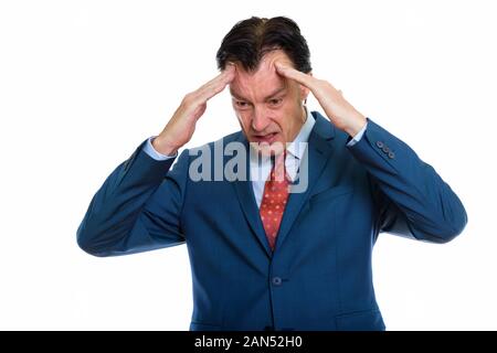 Studio shot reifer betonte Geschäftsmann in Kopfschmerzen Stockfoto