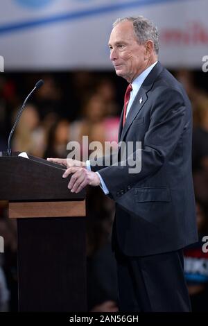 Demokratischen Präsidentenanwärter Michael Bloomberg spricht mit Anhänger während der "Frauen für Mike 2020 "politische Kundgebung im Sheraton Hotel in New York, NY, USA, 15. Januar 2020. (Foto von Anthony Behar/Sipa USA) Stockfoto