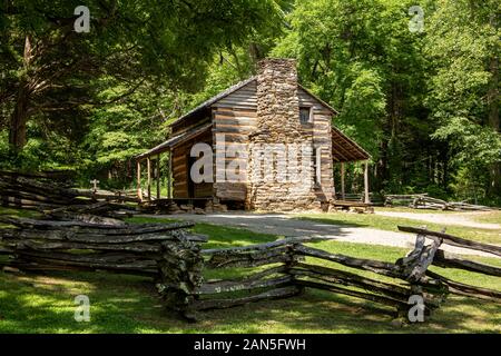 Historische John Oliver Kabine in Cades Cove in Blount County, Tennessee. In den frühen 1820er und wurde ursprünglich Kate's Cove genannt. Stockfoto