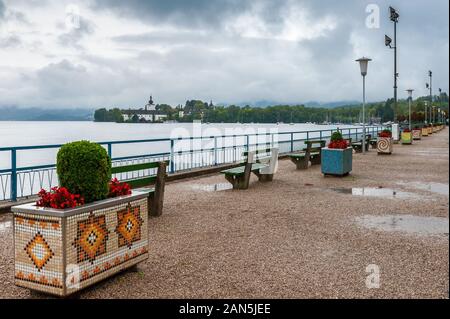 Blick auf die Promenade des Gmunden Sees, Österreich Stockfoto