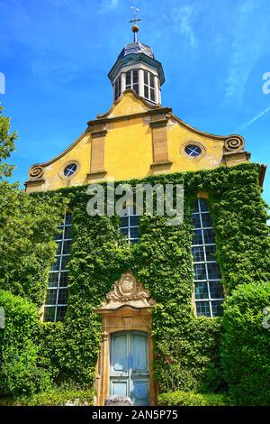 Das Wasser Schloss Eichtersheim hat eine umlaufende Wassergraben Stockfoto