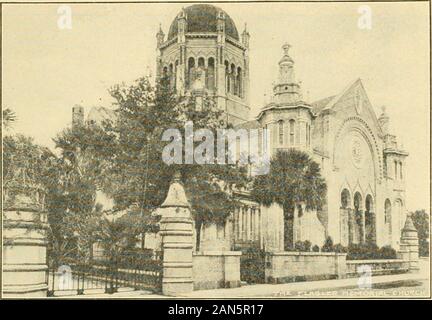 Post Card Guide und Geschichte des alten Saint Augustine. ^ fje Protejitant CturcJjes; Trinity Episcopal Church, an der Ecke von St. George und Kingstreets, wurde 1825 gebaut. Dieses Gebäude hat etwas remod - eled und erweitert seit dem Datum des Gebäudes, aber der König streetentrance ist heute, wie es ursprünglich war. 1830 die Presbyterianer gebaut, ein Bauwerk auf der South St. Georgestreet, die in 1890 durch die schöne Gedenkstätte vertriebenen Bauen - ing über Valencia Street. Diese Kirche ist eine der schönsten Stücke ofarchitecture im Süden gefunden werden. Das verwendete Material ist COQUINA - Beton. Die flagl Stockfoto