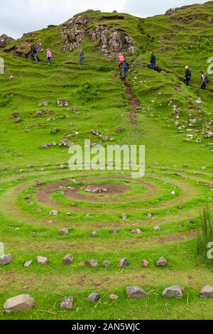 Die Fairy Glen im späten Frühjahr, Frühsommer. Isle of Skye, Schottland. Stockfoto