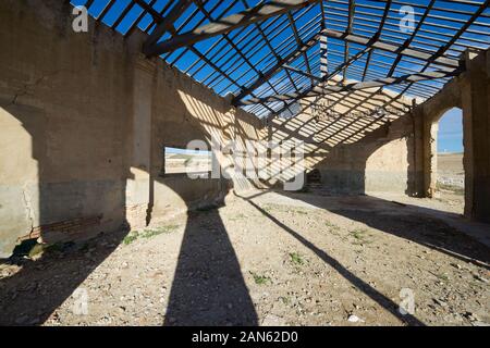 Ruinen eines Industriegebäudes, Provinz Zaragoza, Spanien. Stockfoto