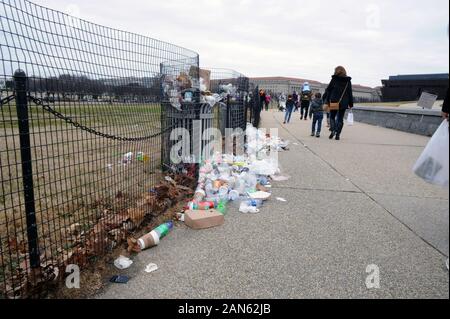 Müll liegt nicht abgeholte auf der National Mall in Washington DC am 12. Tag des partiellen Government Shutdown Jan. 2, 2019. Stockfoto