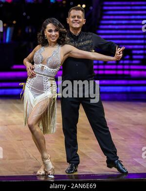 Katya Jones und Mike Bushell an einem Fotoshooting vor der ersten Nacht der streng Come Dancing Live Tour 2020 Arena Birmingham. Stockfoto