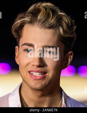 AJ Pritchard an einem Fotoshooting vor der ersten Nacht der streng Come Dancing Live Tour 2020 Arena Birmingham. Stockfoto