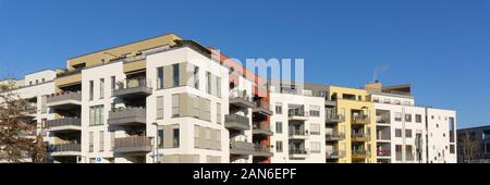 Mehrfamilienhaus am See Phoenix, Hoerde, Dortmund, Nordrhein-Westfalen, Deutschland, Europa Stockfoto