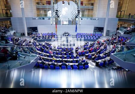 16. Januar 2020, Berlin: Die Delegierten nehmen an der 140. Sitzung des Bundestages. Das wichtigste Thema der Sitzung ist die Abstimmung über die neuen Organspende regeln. Foto: Kay Nietfeld/dpa Stockfoto