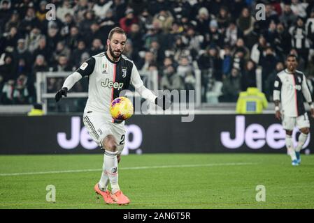 Gonzalo Higuain von Juventus Turin FC punktet das Ziel von 1-0 in der Coppa Italia Fußballspiel zwischen FC Juventus und Udinese. FC Juventus gewann 4-0 über Udinese, bei der Allianz Stadion, in Turin, Italien auf den 15. Januar 2020 (Foto von Alberto Gandolfo/Pacific Press) Stockfoto