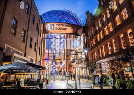 Victoria Square Einkaufszentrum zu Weihnachten in Belfast Stockfoto
