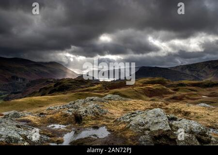 Spektakuläre Sonnenstrahlen Ausleuchten der Thirlmere Tal, betrachtet aus Hohe Rigg, Lake District, Cumbria, UK. Stockfoto