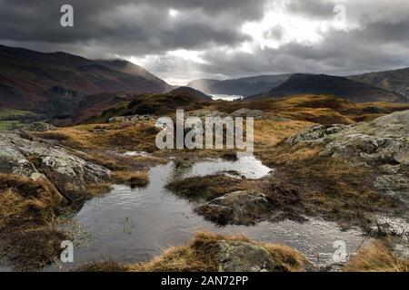 Spektakuläre Sonnenstrahlen Ausleuchten der Thirlmere Tal, gesehen vom Gipfel des Hohen Rigg, Lake District, Cumbria, UK. Stockfoto