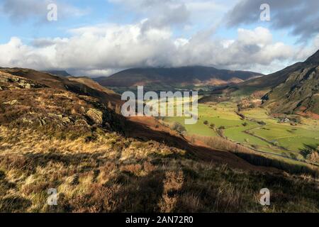 Blencathra über St. John's in der Vale, von den unteren Hängen des Hohen Rigg, Lake District, Cumbria, UK. Stockfoto