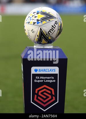 Eine allgemeine Ansicht der Super League Logo der FA Frauen und Mitre Fußball der Marke Stockfoto