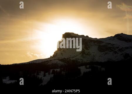 Bild des Mount Ra Gusela und Averau bei Sonnenuntergang, in Cortina d'Ampezzo, Italien Stockfoto