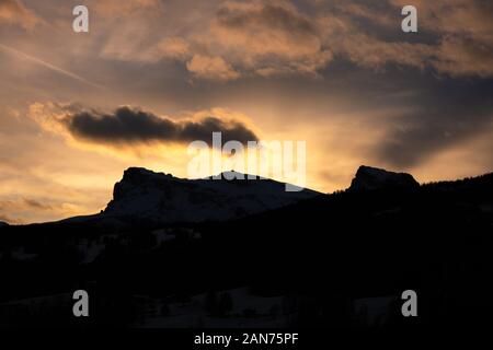 Bild des Mount Ra Gusela und Averau bei Sonnenuntergang, in Cortina d'Ampezzo, Italien Stockfoto