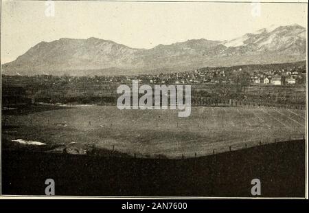 Der Tiger (Schülerzeitung), Sept. 1903 - Juni 1904. Bewegt auf Undder caravan erreicht Ihre Vision. Die große Entdeckung des achtzehnten centurywas. Hut der Menschlichkeit des Menschen. In Aktion m, sbecame der Geist der Demokratie. Die große dis - Verwertung des neunzehnten Jahrhunderts war die reaiityof externe Dinge. In Aktion durchgeführt. hismeans der Fortschritt der Wissenschaft. Es ist die Bewegung der Wissenschaft ermöglicht der Aru-dactivities Des zwanzigsten Jahrhunderts. Wir sind heute Morgen von thetwentieth Century versammelt, um eine neue Halle der Wissenschaft zu widmen, ein neuer Tempel für die Verehrung von Stockfoto