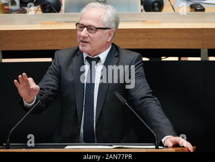 16. Januar 2020, Berlin: Mitglied des Parlaments Frank Zimmermann (SPD) spricht in der Kammer der Abgeordneten im Plenum zum Thema "Schutz von Polizei und Feuerwehr'. Foto: Annette Riedl/dpa Stockfoto