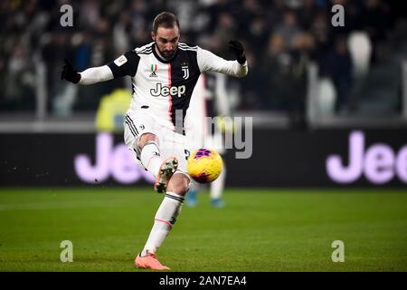 Turin, Italien - 15 Januar, 2020: Gonzalo Higuain von Juventus Turin FC punktet die öffnung Ziel während der Coppa Italia Fußballspiel zwischen FC Juventus und Udinese Calcio. FC Juventus gewann 4-0 über Udinese Calcio. Credit: Nicolò Campo/Alamy leben Nachrichten Stockfoto