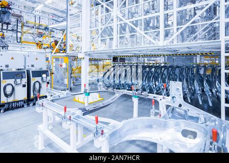 Ersatzteile in einem Automobilwerk Stockfoto