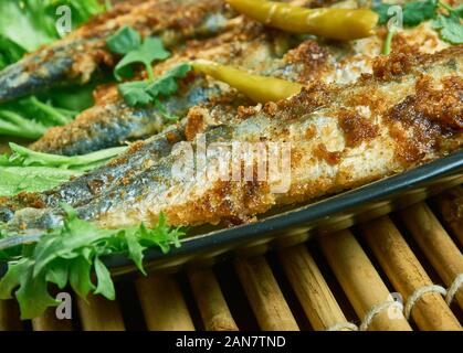 Turkish-Style gebraten gebratene Sardellen - Hamsi Tava, türkisches Essen Stockfoto