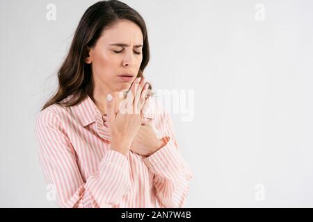 Junge Frau Husten leiden. Stockfoto