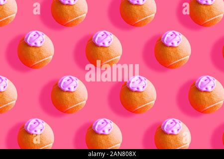 Orange Tennis ball Pattern mit rosa Farbe Stockfoto
