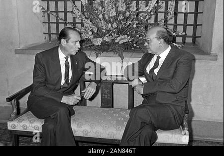 Mailand (Italien), April 1986 Treffen zwischen Bettino Craxi, Ministerpräsident und Generalsekretär der Sozialistischen Partei Italiens (PSI) mit Jaques Chirac, Premierminister der Französischen Republik Stockfoto