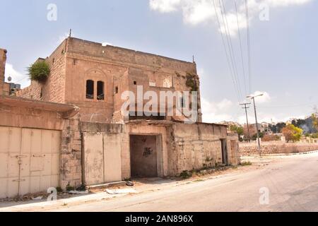 Verlassene Gebäude aus Stein in Hebron im Westjordanland Stockfoto