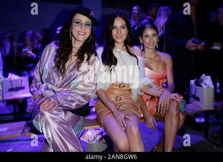 Berlin, Deutschland. 16 Jan, 2020. Jasmin Wagner (L-R), Johanna Klum und Cathy Hummels sind zu Gast bei der Sendung "hoermanseder" auf der Mercedes-Benz Fashion Week im Kraftwerk. Credit: Gerald Matzka/dpa-Zentralbild/dpa/Alamy leben Nachrichten Stockfoto