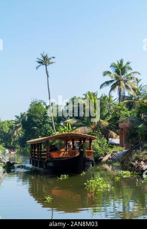 Touristische Bootstour in Backwater Kumarakom, Kerala, Südindien Stockfoto